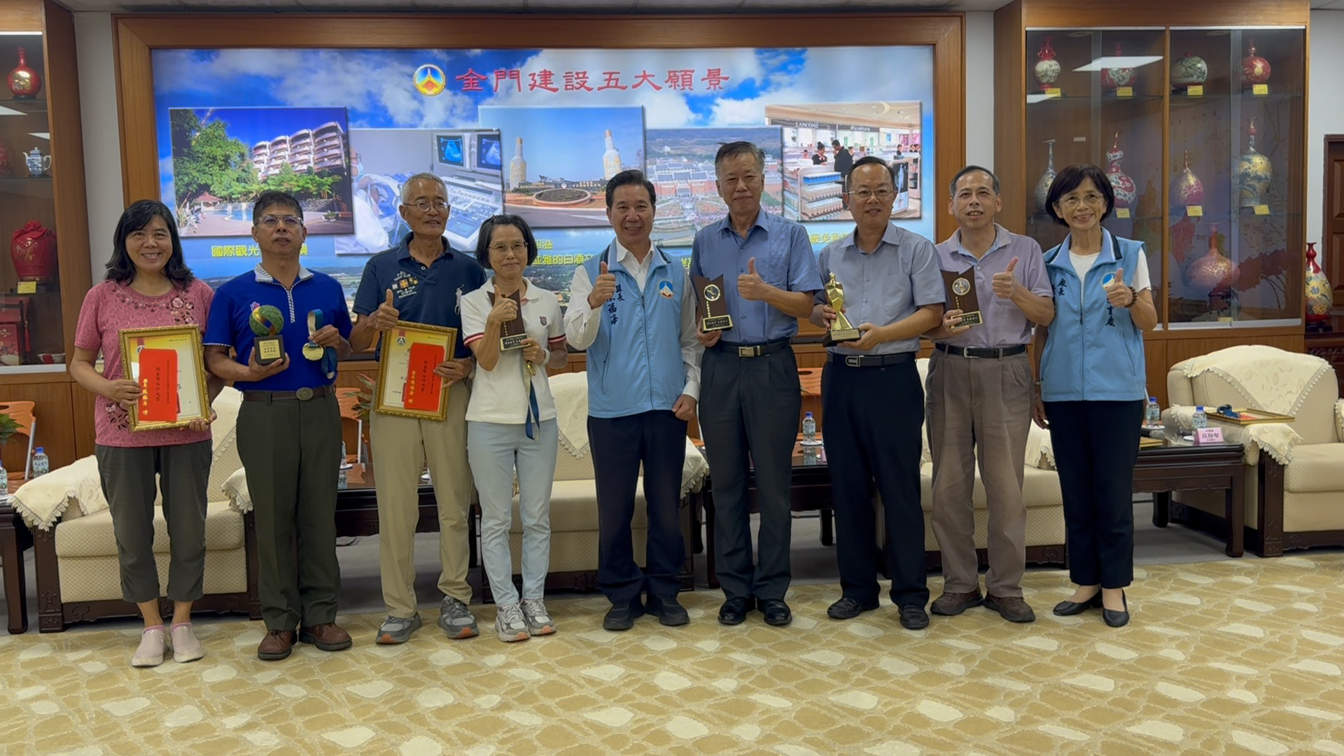 肯定教育奉獻 縣長表揚五位優良教師 肯定教育奉獻 縣長表揚五位優良教師