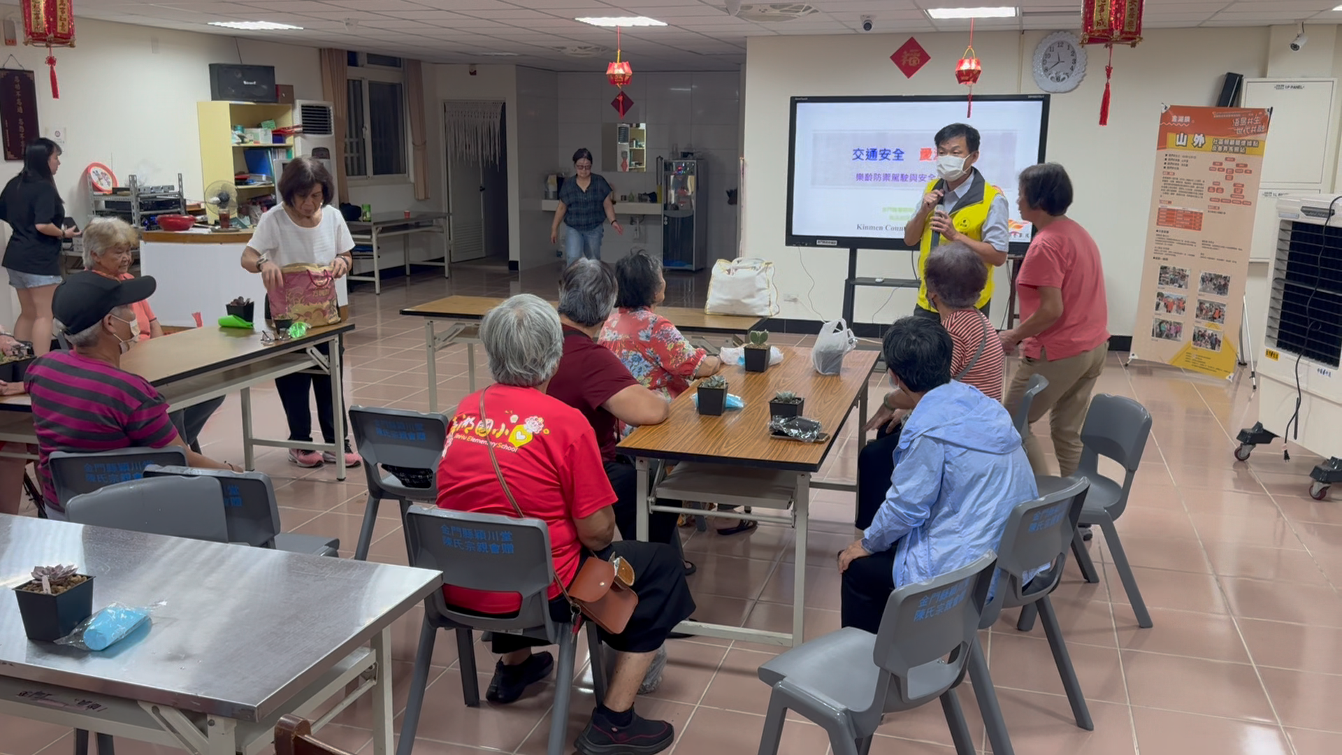 交通安全走入社區 居民熱情響應 交通安全走入社區 居民熱情響應