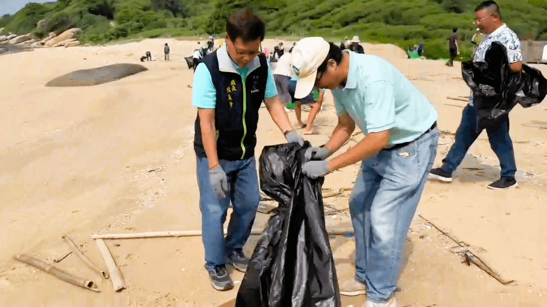 塔山電廠號召淨灘 攜手守護夏興海岸 塔山電廠號召淨灘 攜手守護夏興海岸