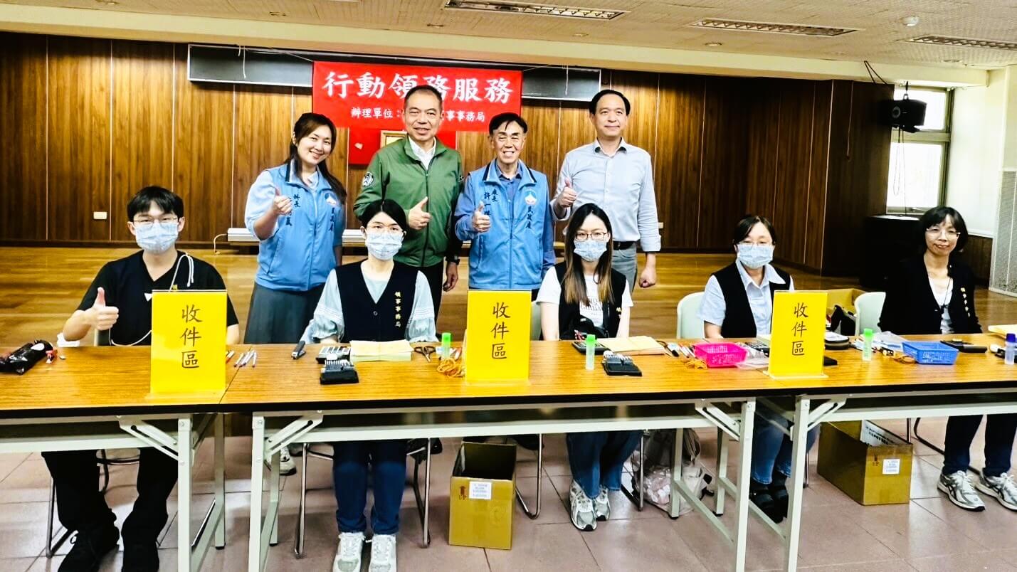 行動領務前進金門 上百鄉親申辦護照 行動領務前進金門 上百鄉親申辦護照