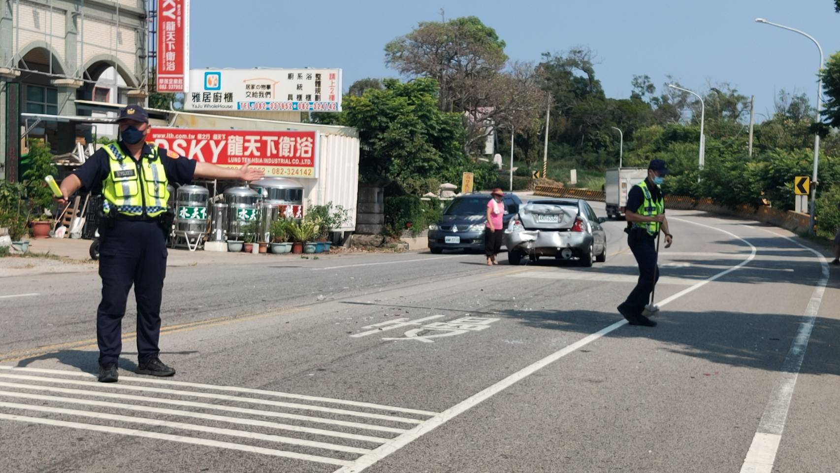 行車距離未注意 　金門夏興貨車撞汽車嚇壞倆陸配