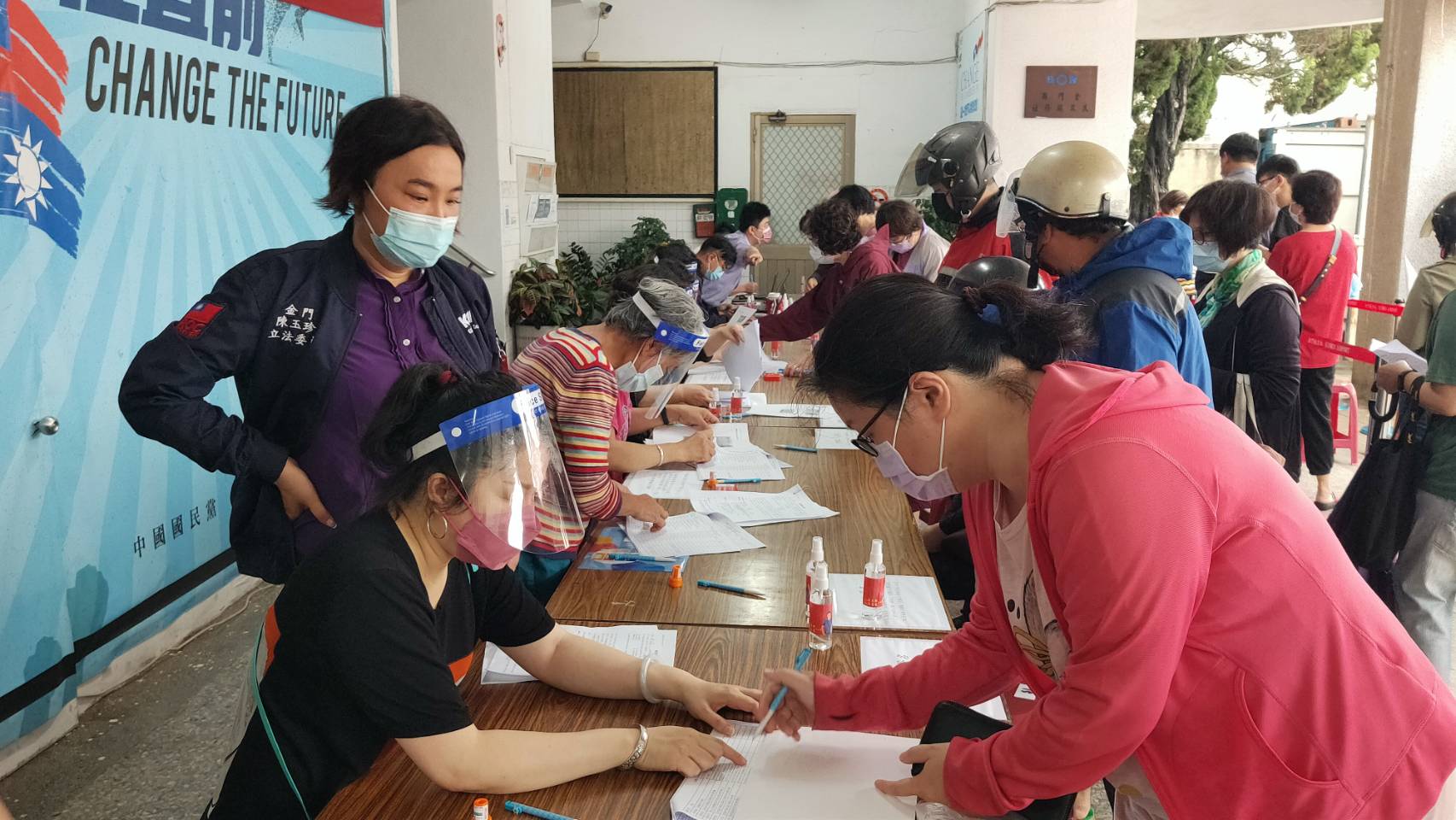 國民黨立委陳玉珍台北金門兩地準時發送 免費10萬劑快篩劑 國民黨立委陳玉珍台北金門兩地準時發送 免費10萬劑快篩劑