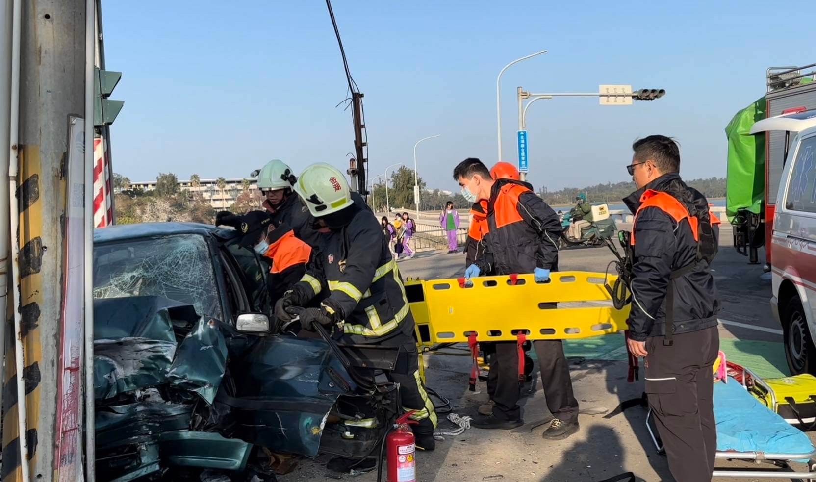 湖區驚傳民眾車禍受困 湖消迅速出動救援