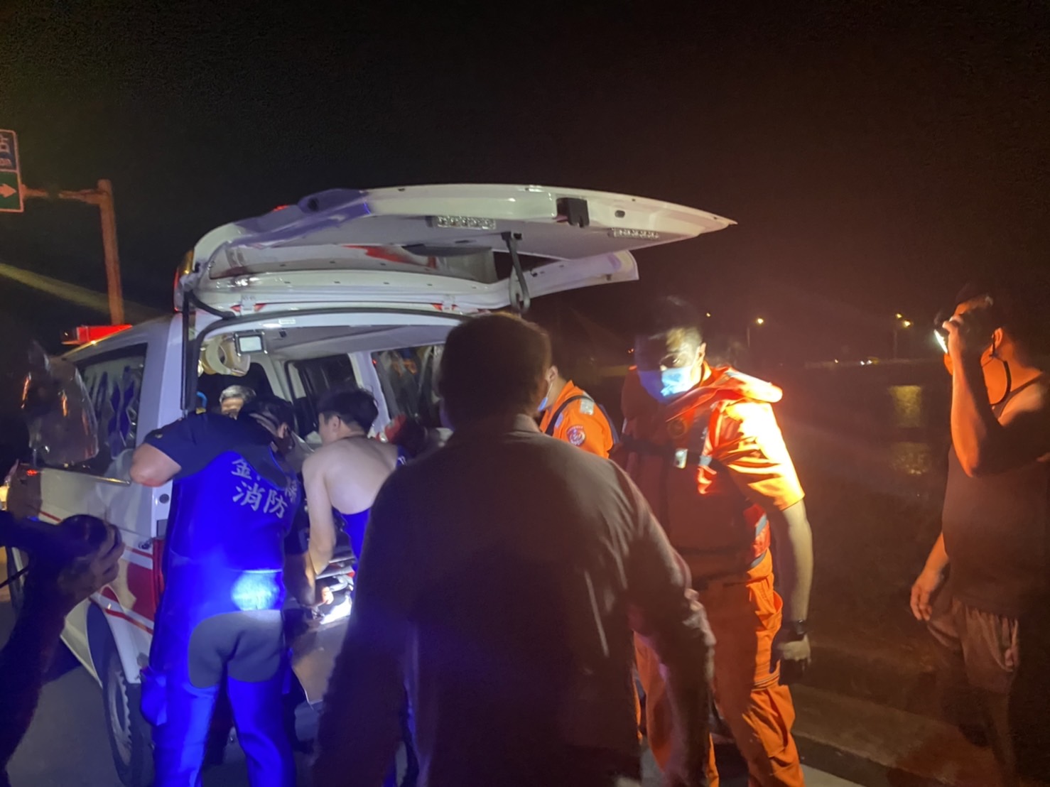 金沙水庫驚傳民眾落水 警消13分鐘迅速成功救援