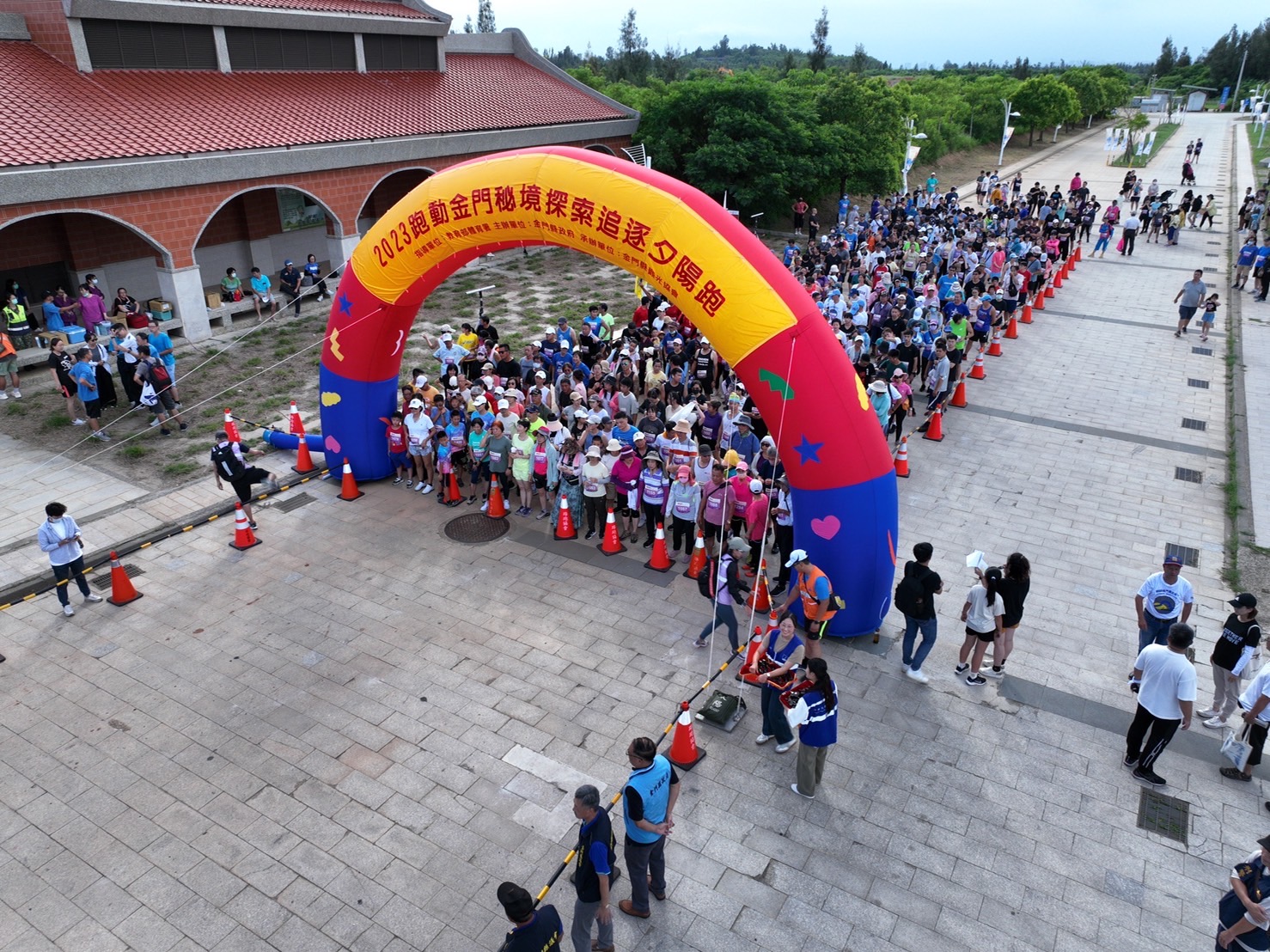 金門追逐夕陽路跑  千人同步開跑