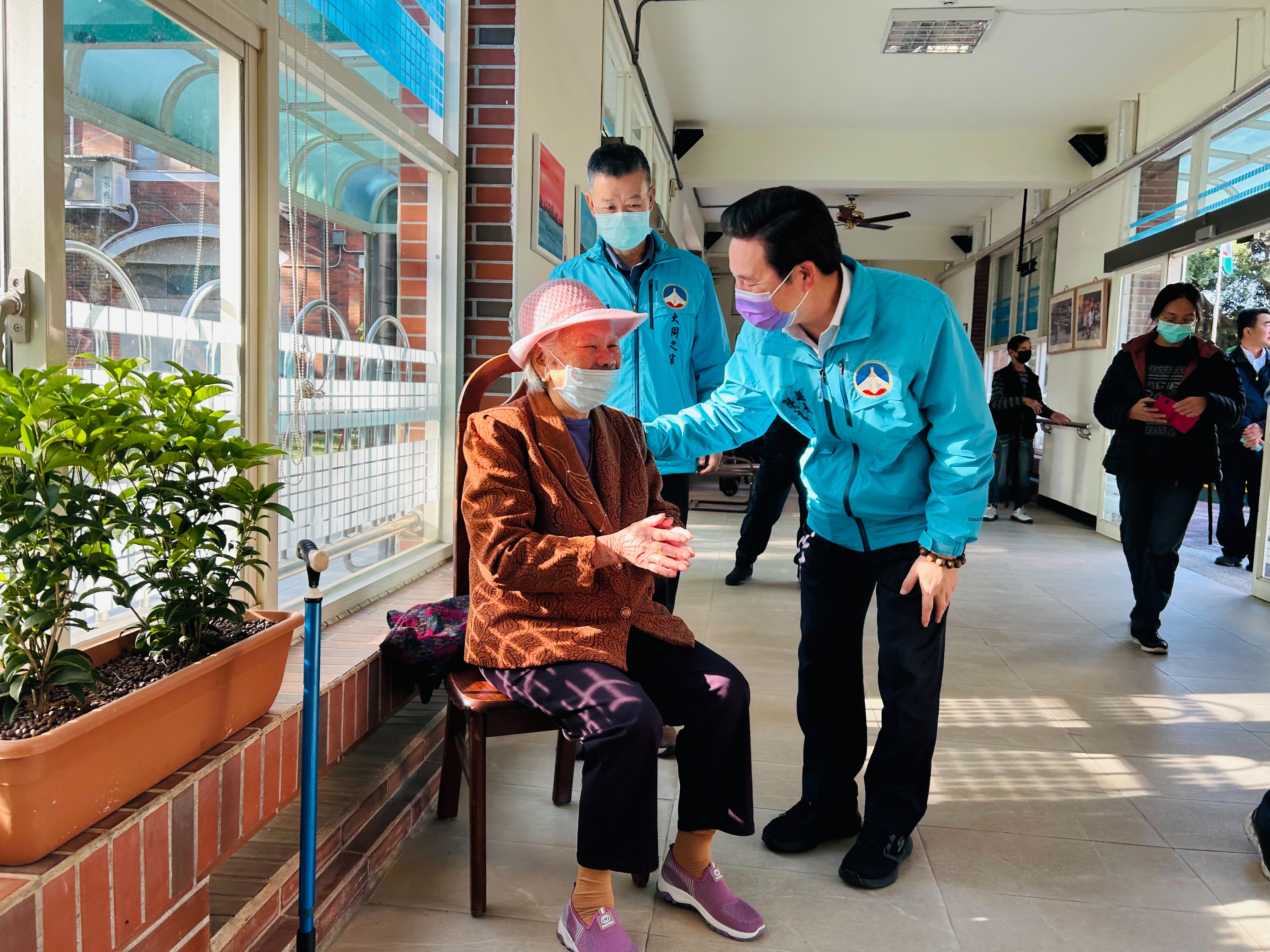 金縣府陳福海關懷大同之家長者