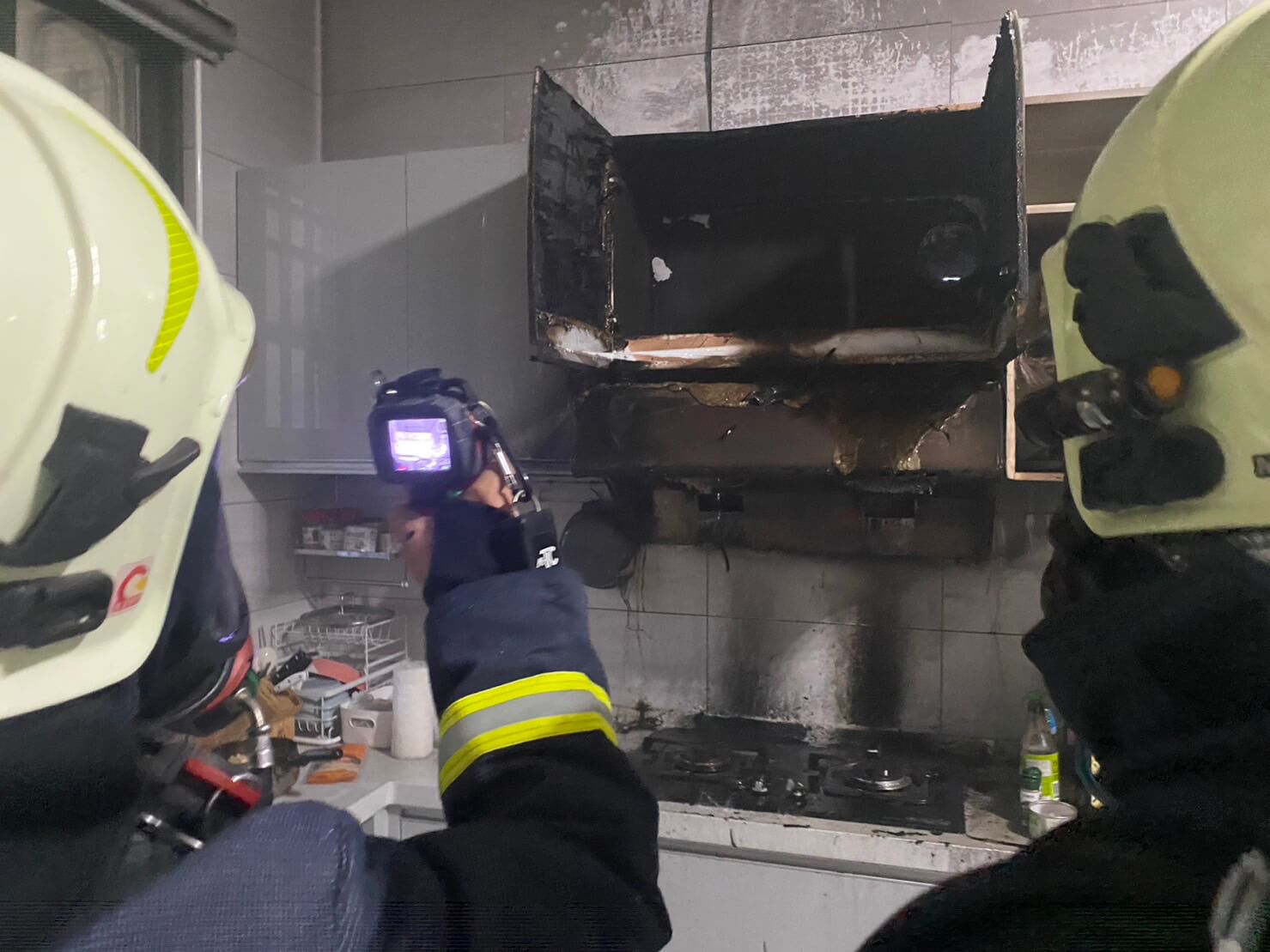 廚房竄出濃煙住宅火災警報器作響 消防救援