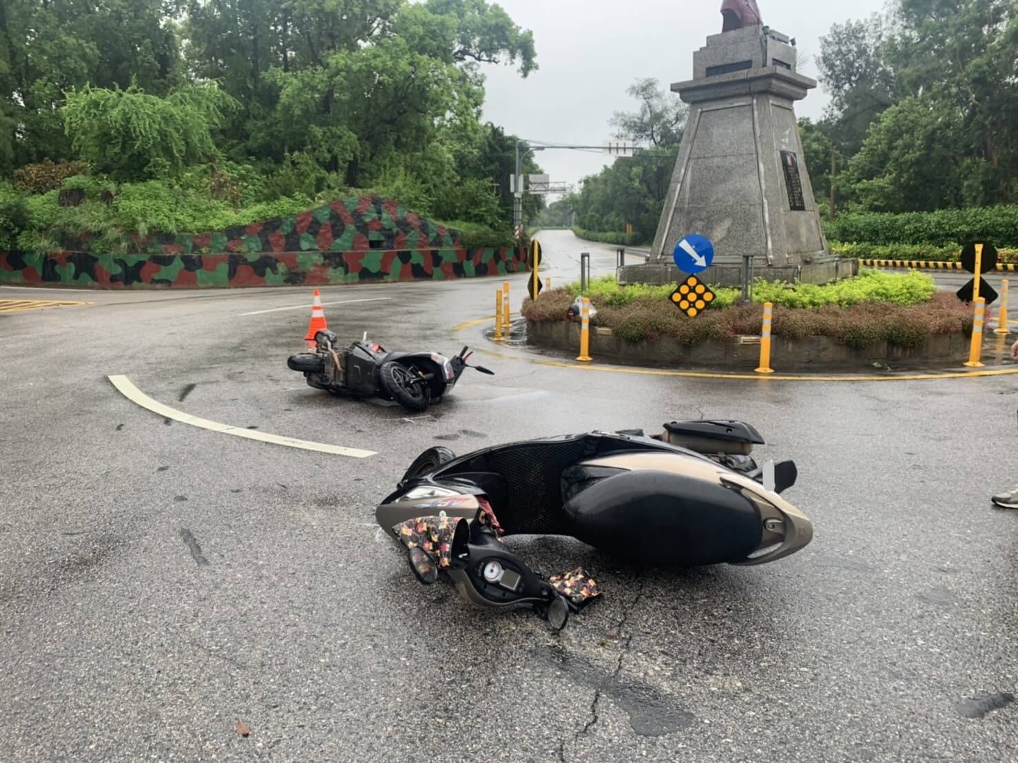 天雨路滑釀禍  金門小徑圓環機車互撞兩人送醫