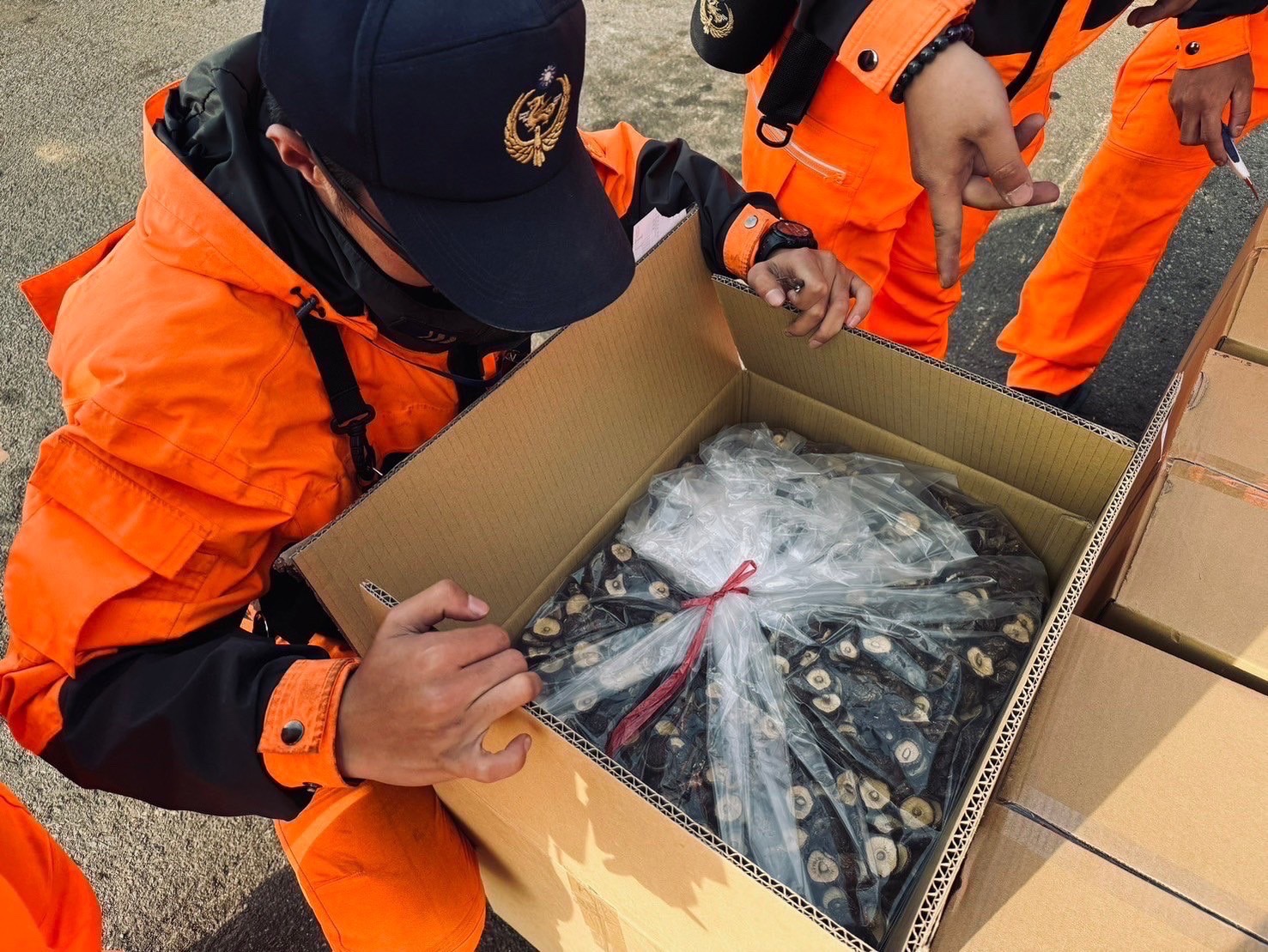 金門海巡邊境嚴查獲破3噸大陸香菇