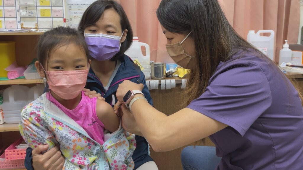 國小學童BNT疫苗施打首日 金門地區計179人接種