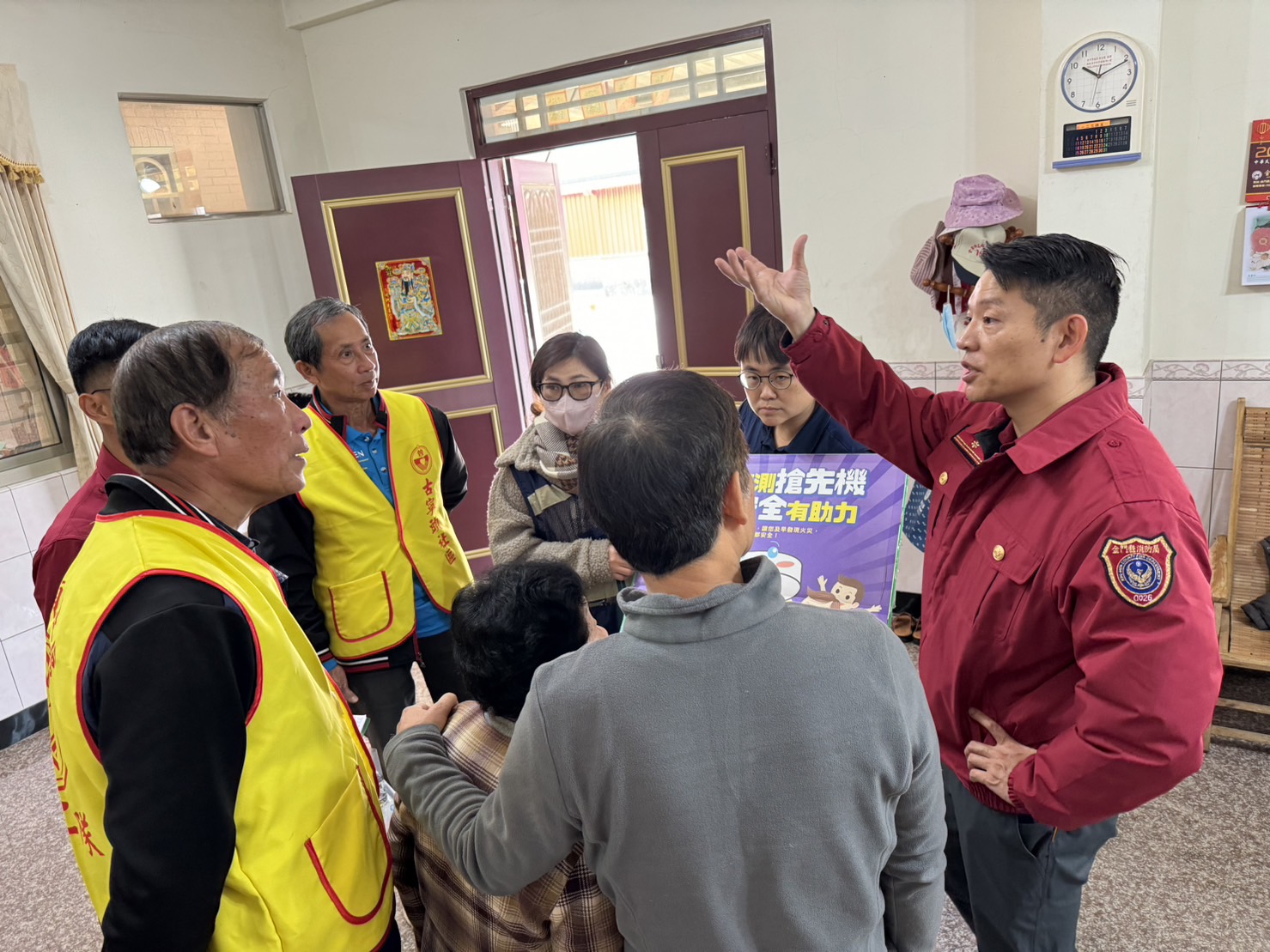 古寧村村長李開陣及古寧頭社區發展協會理事長李金鎗協助居家訪視_0