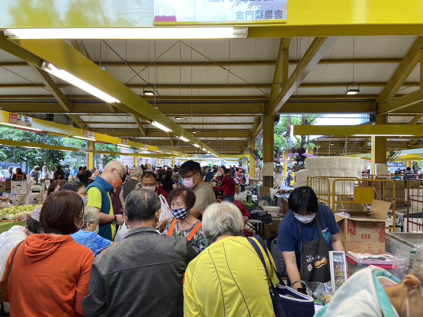 台北民眾爭相搶購金門芋頭