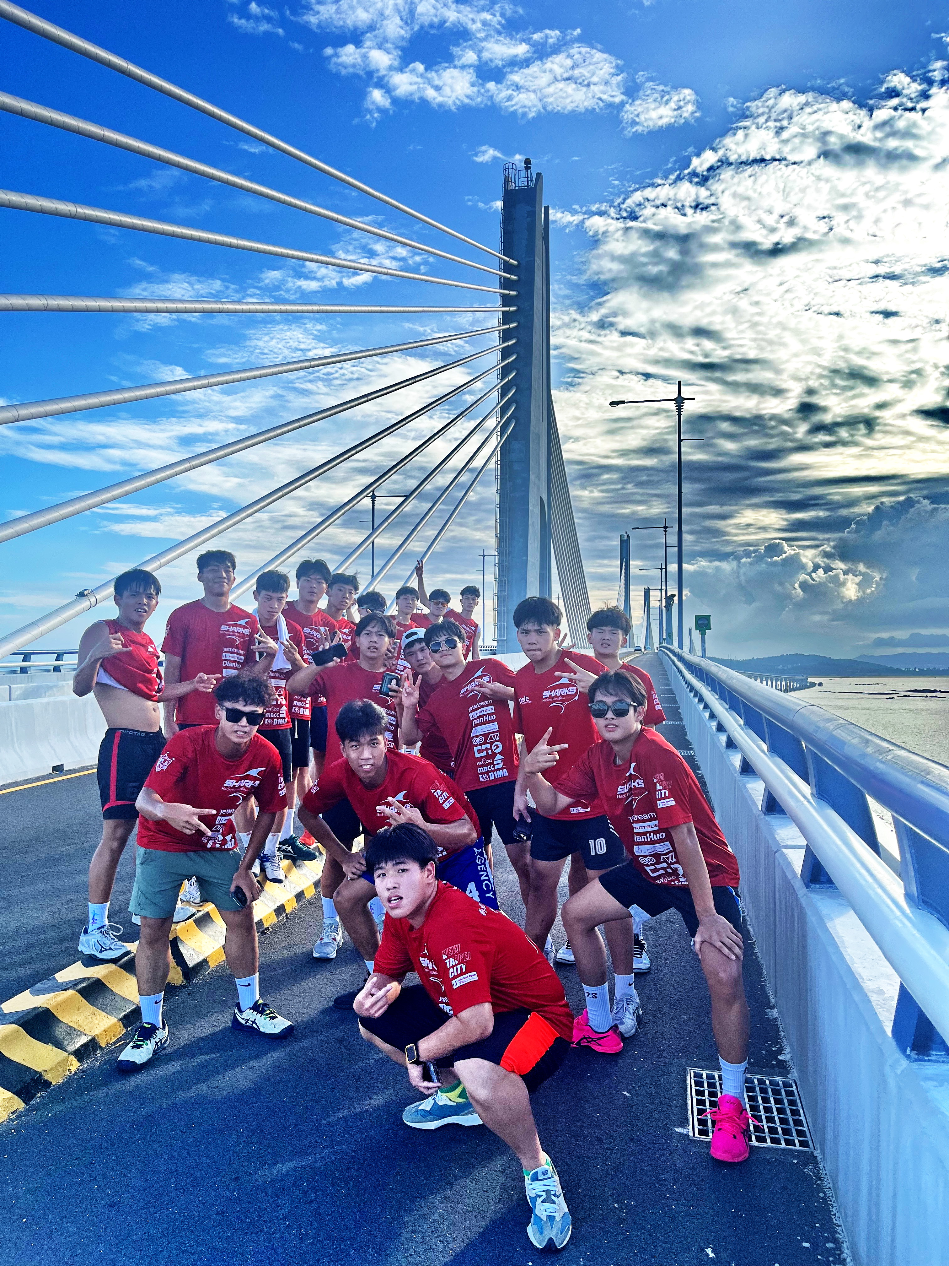 新北市海山高中手球隊跨海到金門進行移地訓練 暢跑金門大橋