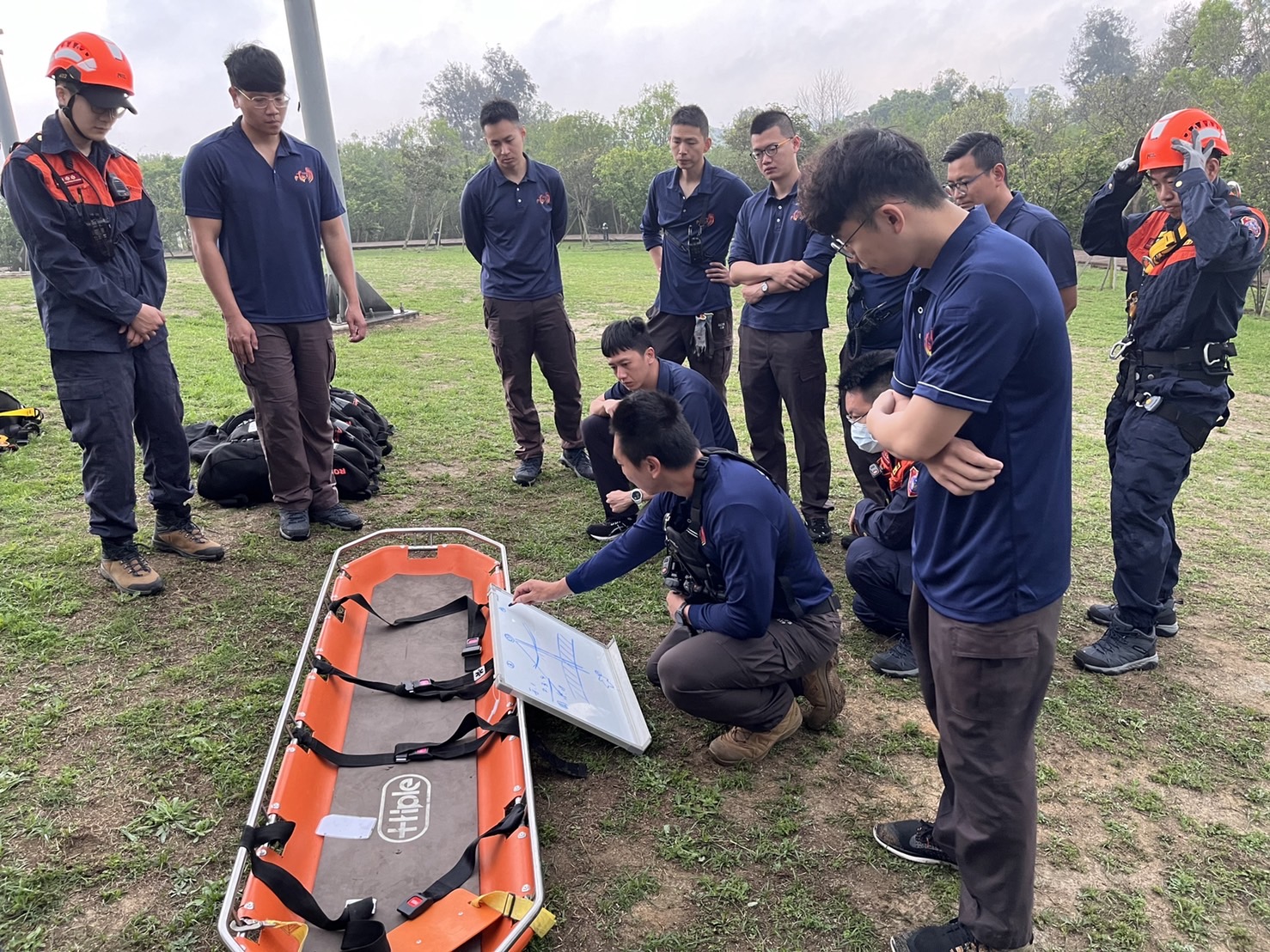超前部屬模擬山難救助  金湖消防分隊強化太武山域救援技能