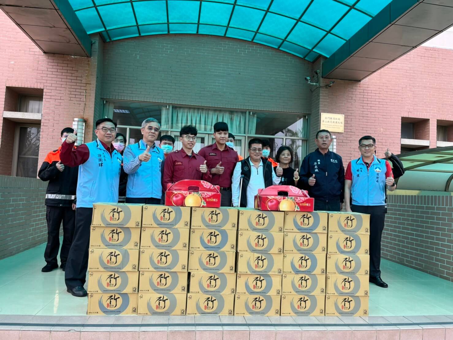 縣議員石永城偕同車禍重生民眾 至湖消慰問感謝消防活菩薩救援2