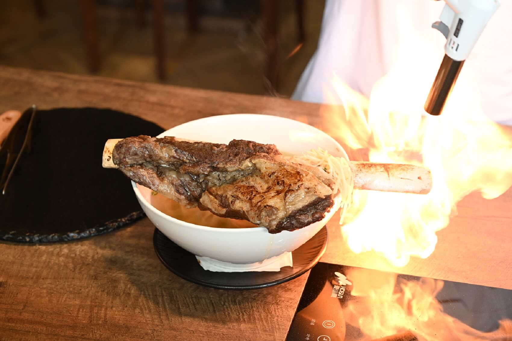 超牛逼!金牪戰斧牛排家常麵  勇奪臺北國際牛肉麵節銀牌